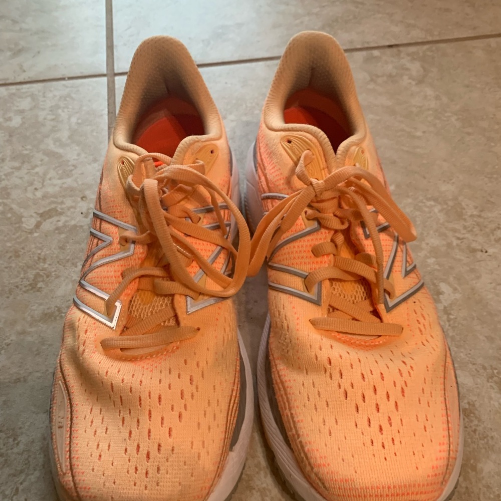 Women’s new balance 860v12. Stability shoe. Size 9. Worn for two runs.